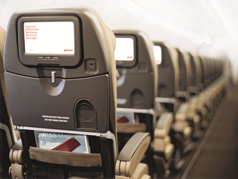 Je eigen scherm tijdens je vlucht met SWISS in Economy Class A330 Economy Class SWISS