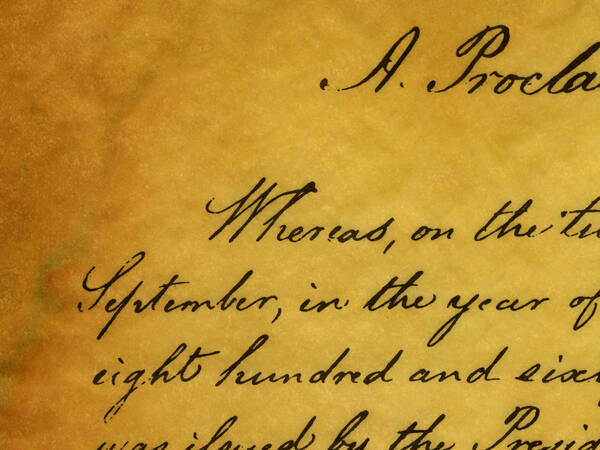 Replica Pagina één van Emancipatie Proclamatie uitgevaardigd door President Abraham Lincoln 1 januari 1863 Parchment replica of page one Emanciaption Proclamation President Abraham Lincoln issued Jan. 1, 1863