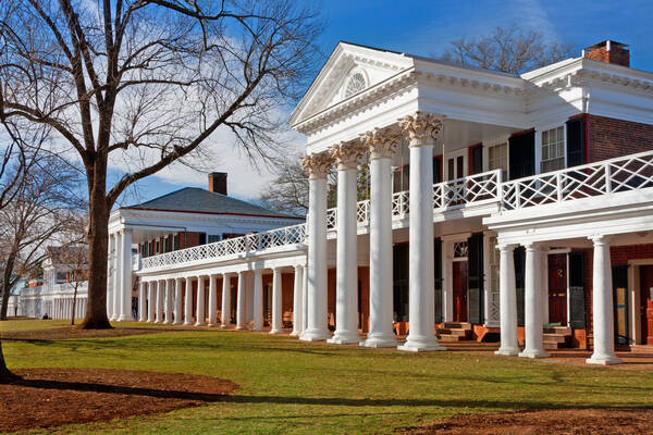 De University of Virginia in Charlottesville Thomas Jefferson is de stichter van de University of Virginia in Charlottesville