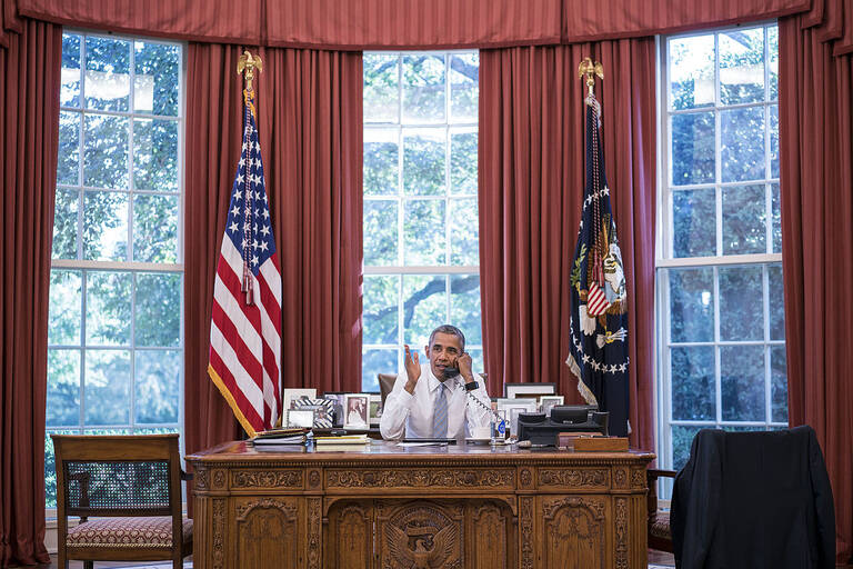 Barack Obama in zijn Oval Office Washington politiek Amerika