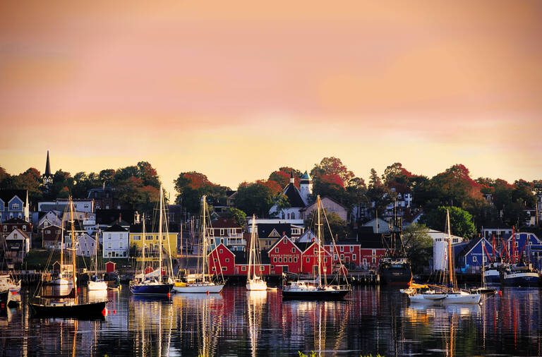 In Lunenburg genoot Monique van de mooi gekleurde huizen Lunenburg, Nova-Scotia