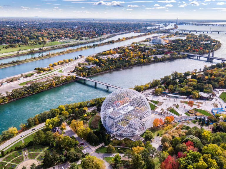 Uitzicht over Montréal met de Biosphere koepel Montreal Quebec