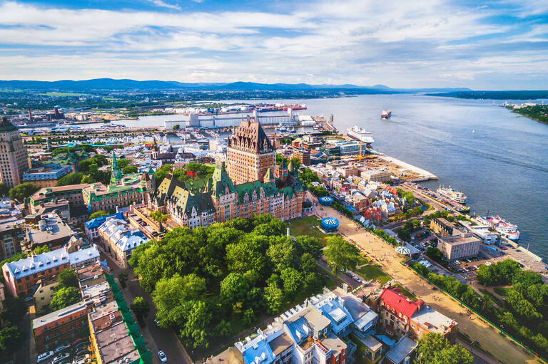 Québec, vanuit de lucht met in het midden Château Frontenac Quebec city