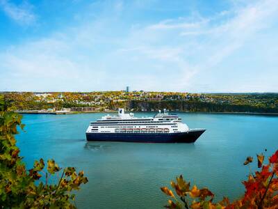 MS Volendam op de Saint-Lawrence rivier