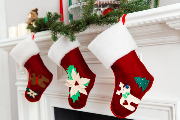 Sokken bij de open haard Sokken bij de open haard met kerst
