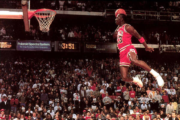 Michael Jordan dunkt Michael Jordan
