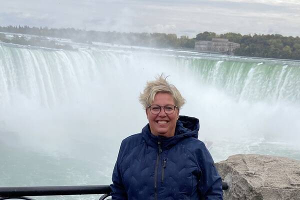 Diana bij de Niagara Falls Reisadviseur Diana