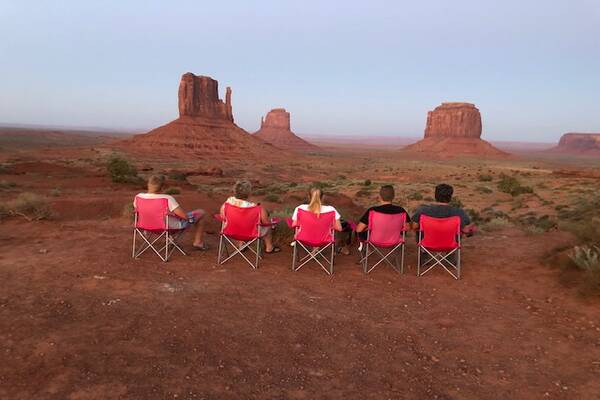 Allemaal genieten van het uitzicht op Monument Valley Reisadviseur Diana