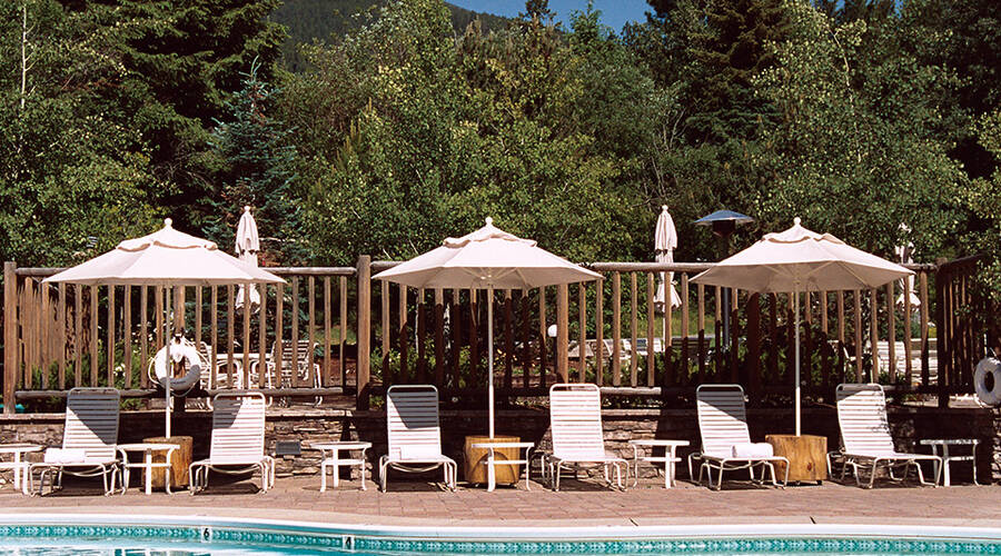 Zwembad van de luxueuze Triple Creek Ranch